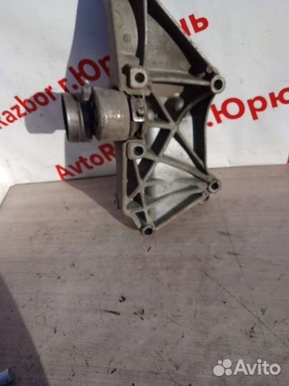 Кронштейн генератора Renault Megane II 2.0