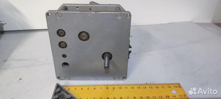 Редуктор поворотное устройство