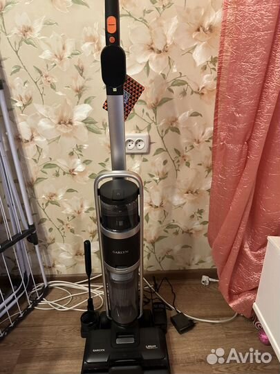 Вертикальный беспроводной пылесос моющий