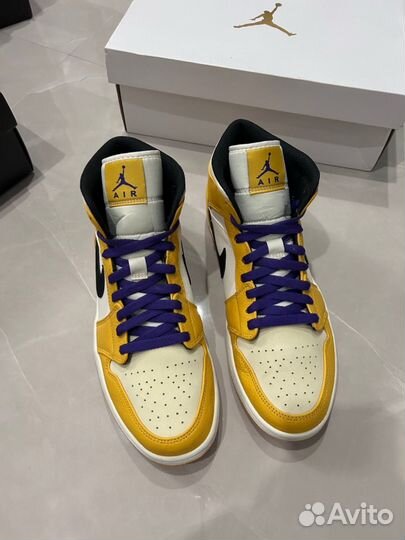 Nike Air Jordan 1 Mid Lakers