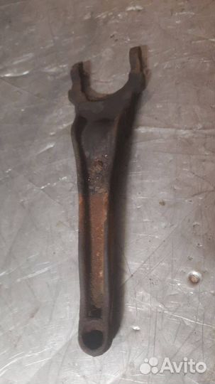 Вилка сцепления Mitsubishi Space Runner 2 1999