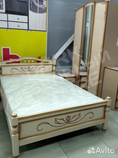 Кровать массив
