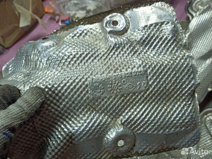 Экран глушителя Renault Logan