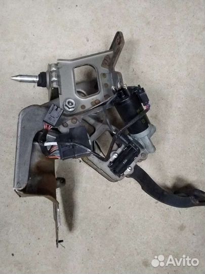 Педаль тормоза Chevrolet Trailblazer GMT360