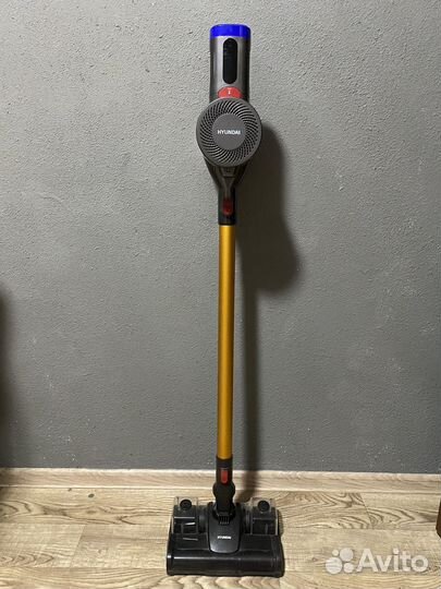 Беспроводной вертикальный пылесос Hyundai