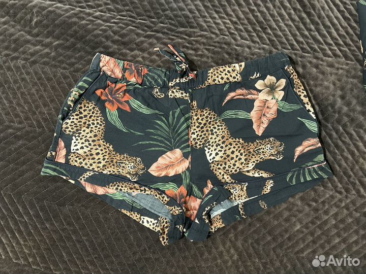 Пижама М, Desmond & Dempsey