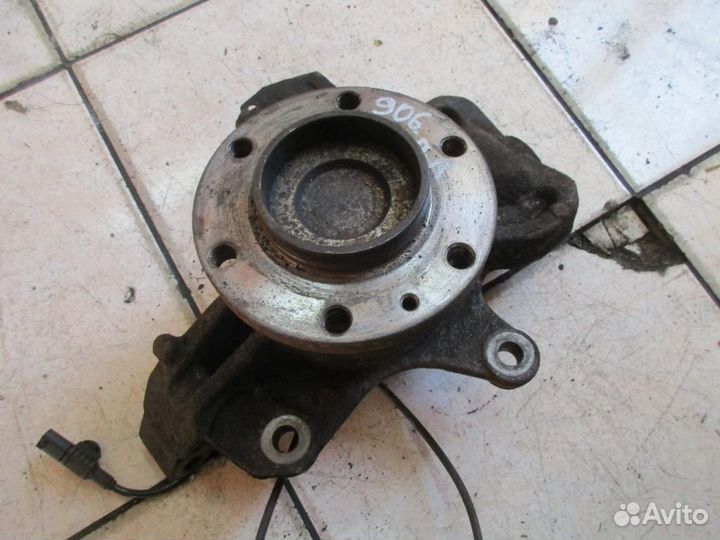 Кулак поворотный передний правый w906 Sprinter