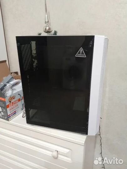 Корпусы для пк белые со стеклом, черный