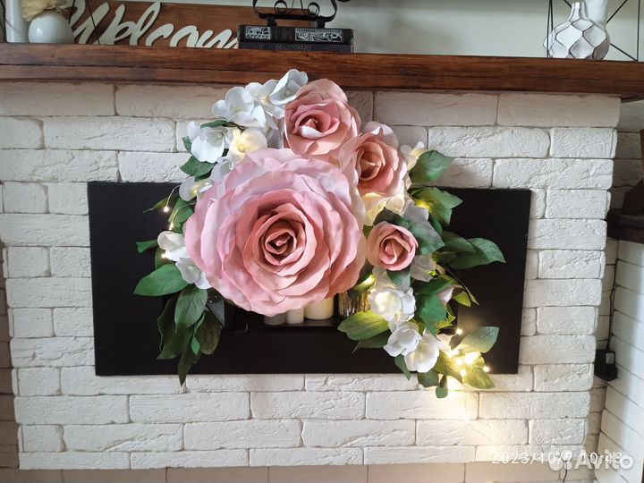 Композиция из искусственных цветов