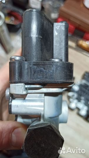 Кран уровня пола главный 4728800010 Wabco