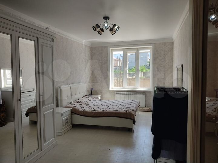 2-к. квартира, 72 м², 1/4 эт.