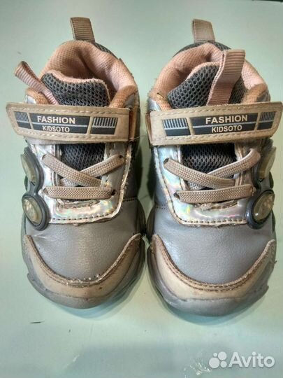 Кроссовки детские 25р