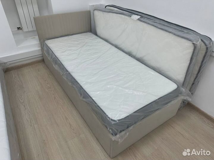 Кровать с подъемным механизмом