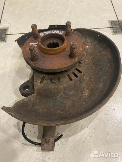 Поворотный кулак передний правый Geely мк