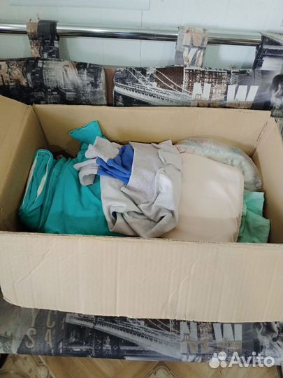 Коробка с детскими вещами