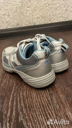 Кроссовки женские Demix (размер 38)