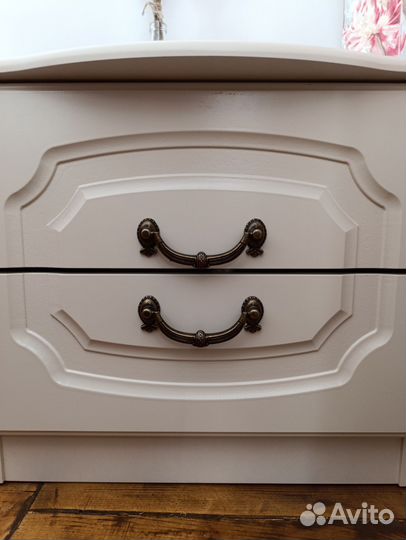 Тумба прикроватная