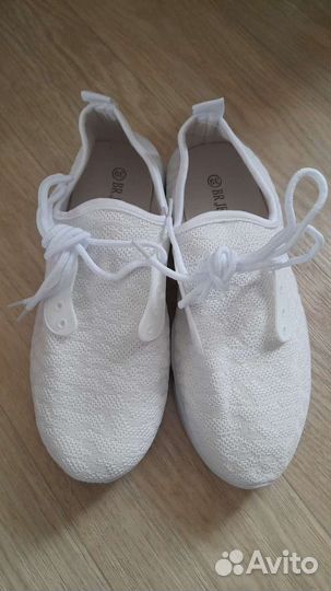 Кроссовки 39р новые