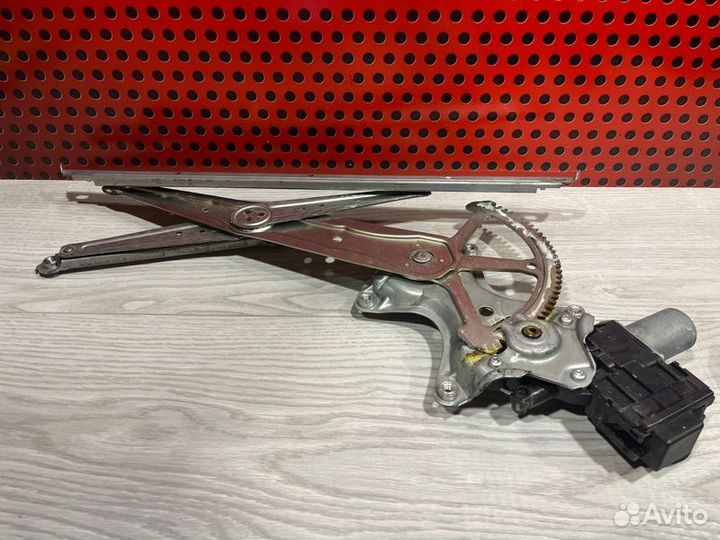 Стеклоподъемный механизм передний правый Lexus Nx