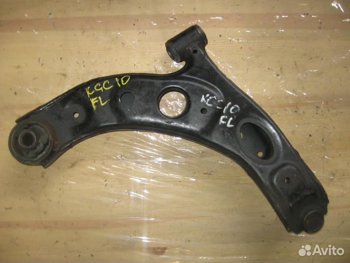 Рычаг перед лево низ toyota KGC10, QNC10 Passo '04