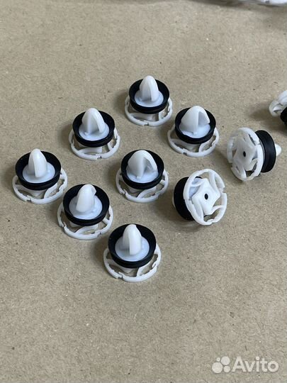 10шт. Клипса дверной обшивки Renault новые