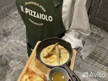 Официант в IL pizzaiolo
