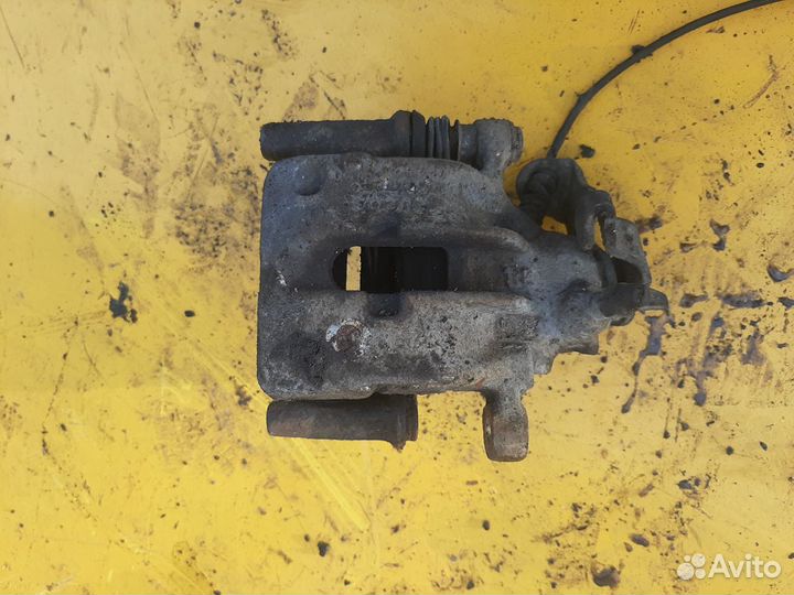 Суппорт задний правый VW Sharan