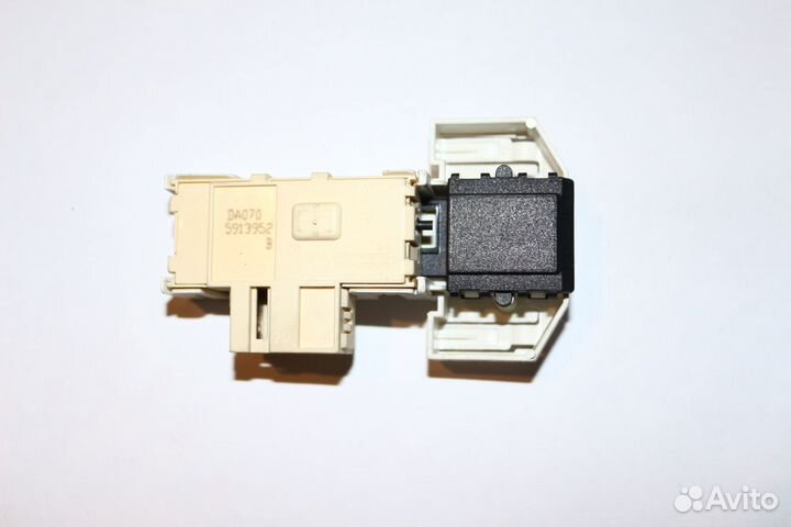 Блокировка люка для ст.машины Bosch Siemens 421470