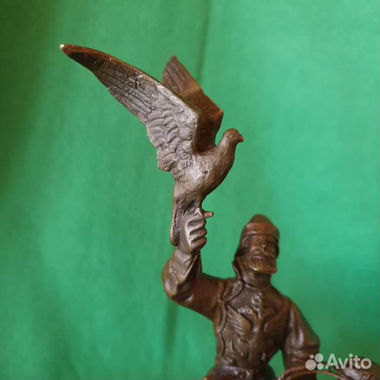 Бронзовая скульптура Царский сокольничий