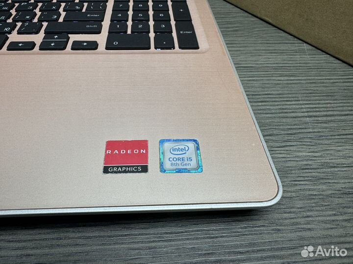 Мощный Dell 8 ядер i5-8250 8Gb DDR4 Radeon SSD256
