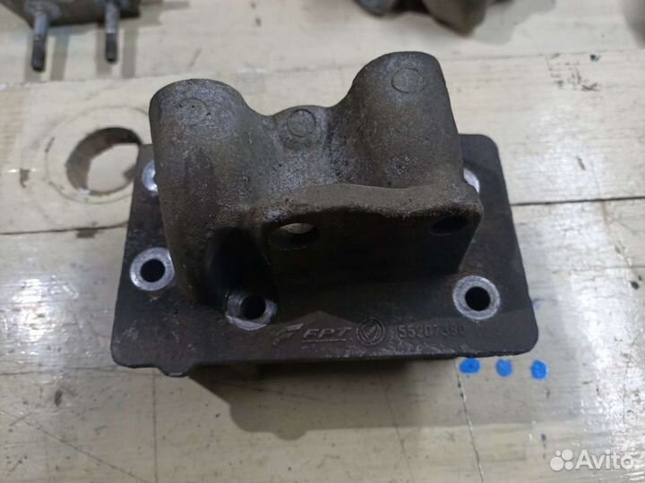 Кронштейн двигателя Fiat Linea 1.4