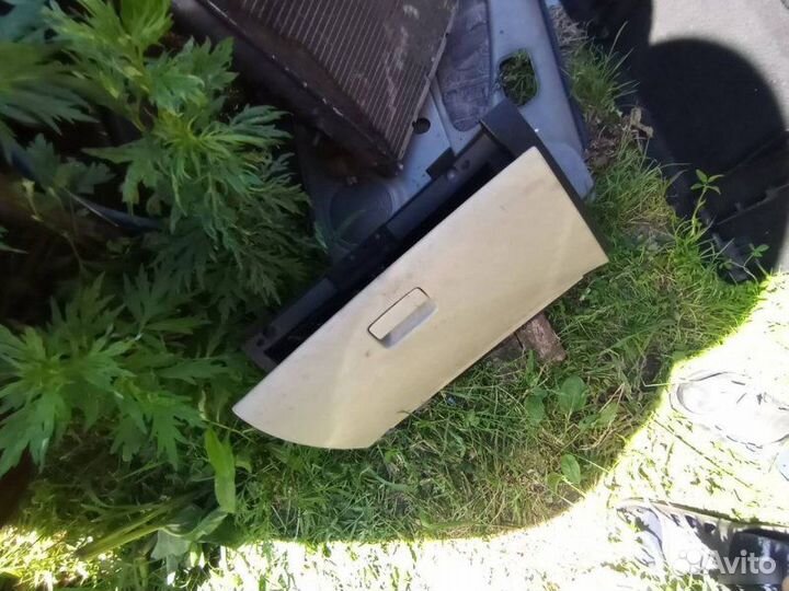 Бардачок Nissan Primera P12 2003