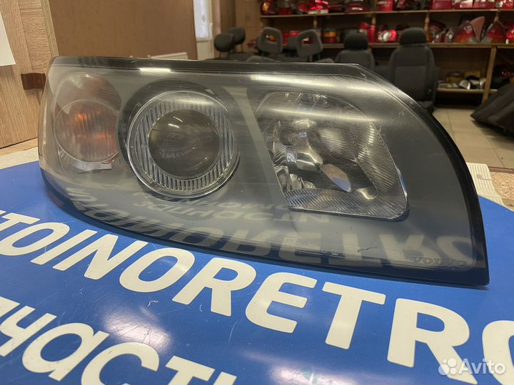 Фара правая Volvo V50 30698894 (2004 - 2012)