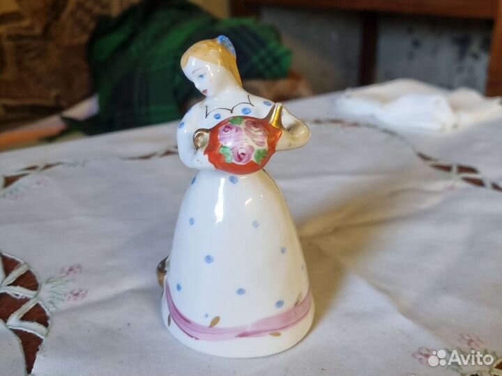 Статуэтка фарфор СССР Девушка с чайником, Дулево