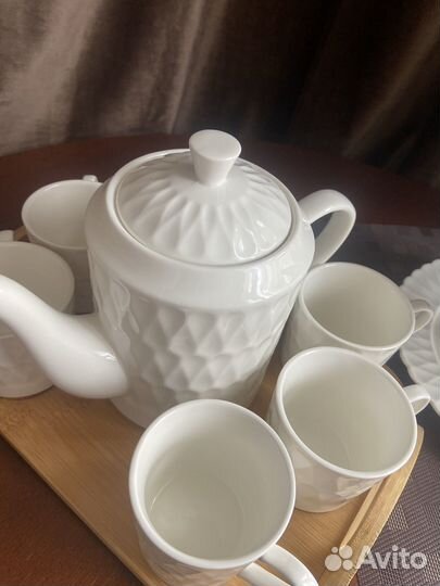 Белый чайный сервиз с чайником на 6 персон
