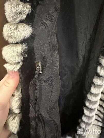 Меховая жилетка с капюшоном