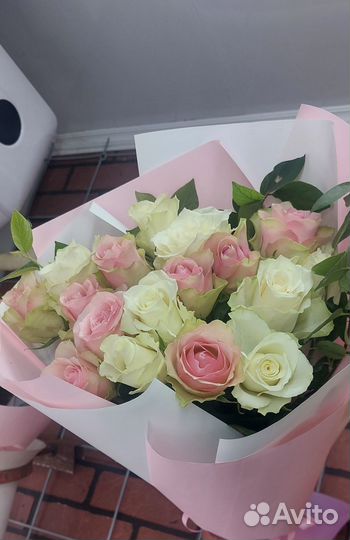 Композиция из живых цветов