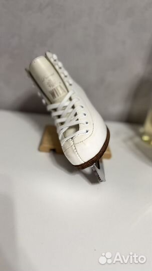 Коньки фигурные 28