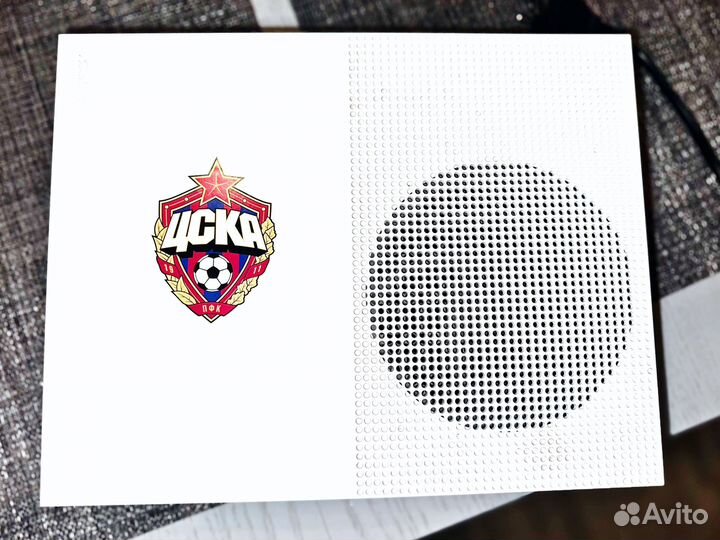 Xbox one s 1tb с двумя геймпадами