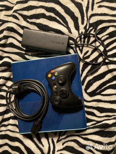 Xbox 360 e blue edition