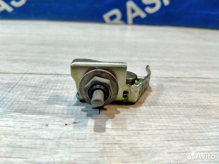 Замок лючка бензобака Toyota Mark Ii GX90 1GFE