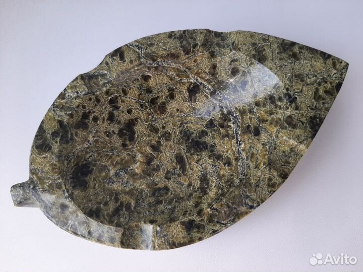 Пепельницы из камня и цветного стекла