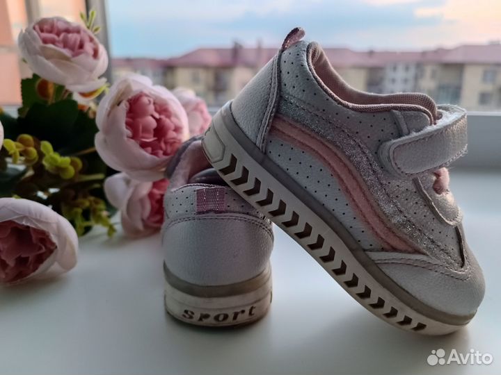 Кроссовки для девочки