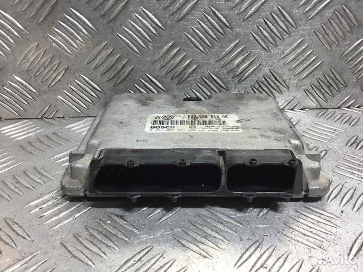 Блок управления двигателем Volkswagen Bora 038906018ae ALH