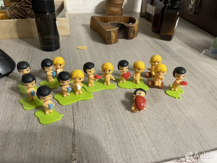 Фигурки Love is Серия 1 желтые голубые яица