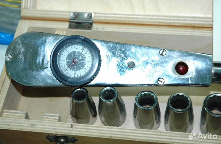 Стрелочный динамометрический ключ набор головок