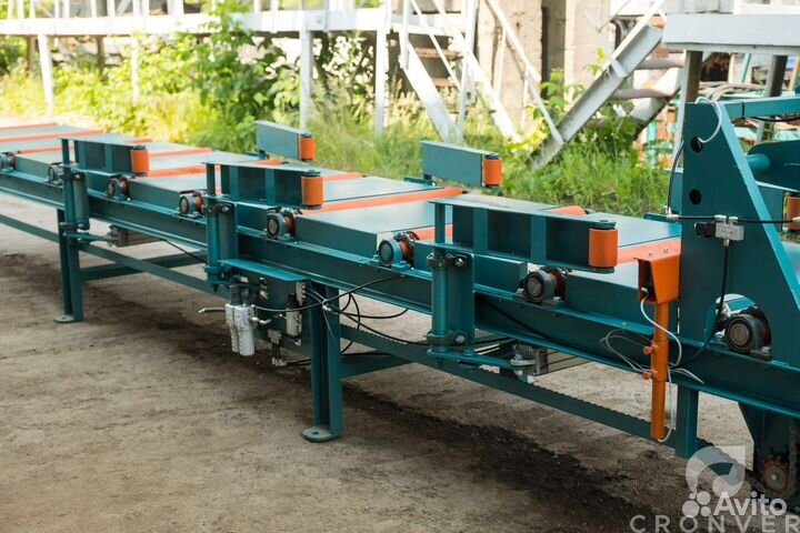 Рольганг приводной центрирующий