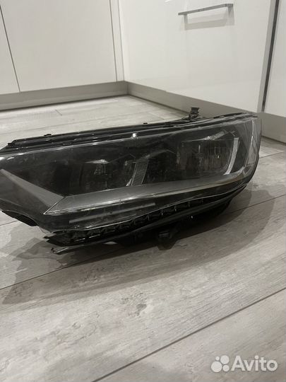 Фара Volkswagen Passat B8 Разбитая 2016