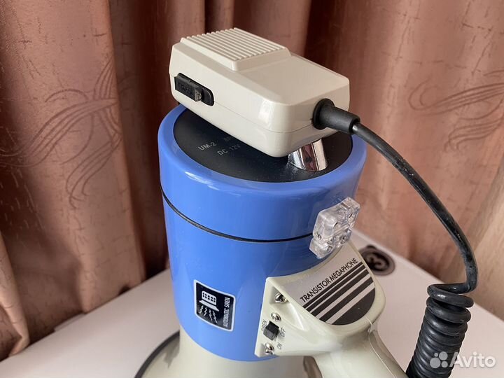 Мегафон с микрофоном / новый / 45-50 Вт