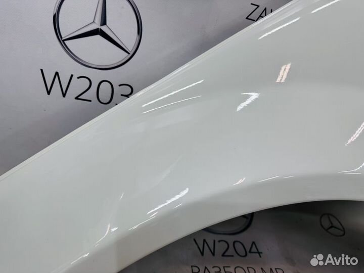 Крыло водительское белое Mercedes W204